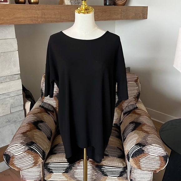 LulaRoe Irma Top - Picture 1 of 6